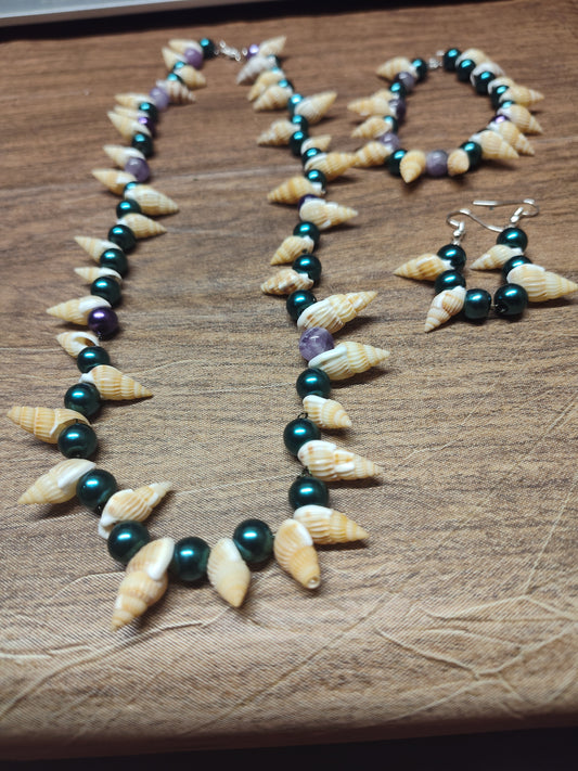 Custom made set with seashells